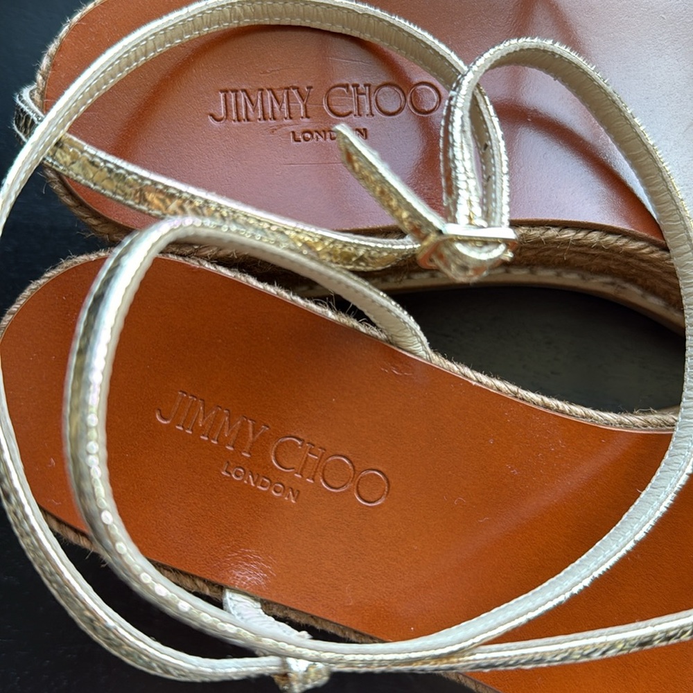 Jimmy Choo Drive 60 cracked leather wedge sandals Espadrilles in Gold NWOB - Picture 7 of 8